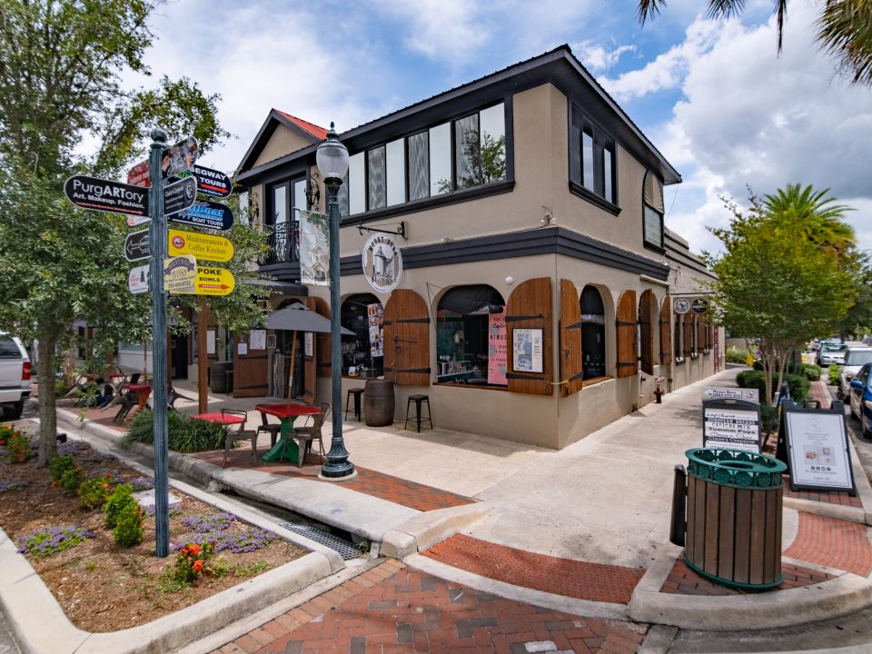 HandleBar in the Entertainment District of Mount Dora
