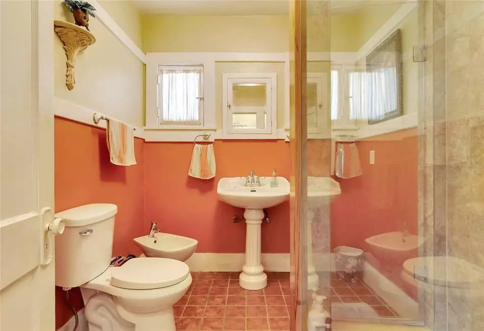528 8TH STREET, 2 Bedrooms Bedrooms, ,1 BathroomBathrooms,Residential,For Sale,8TH,MFRO6113049