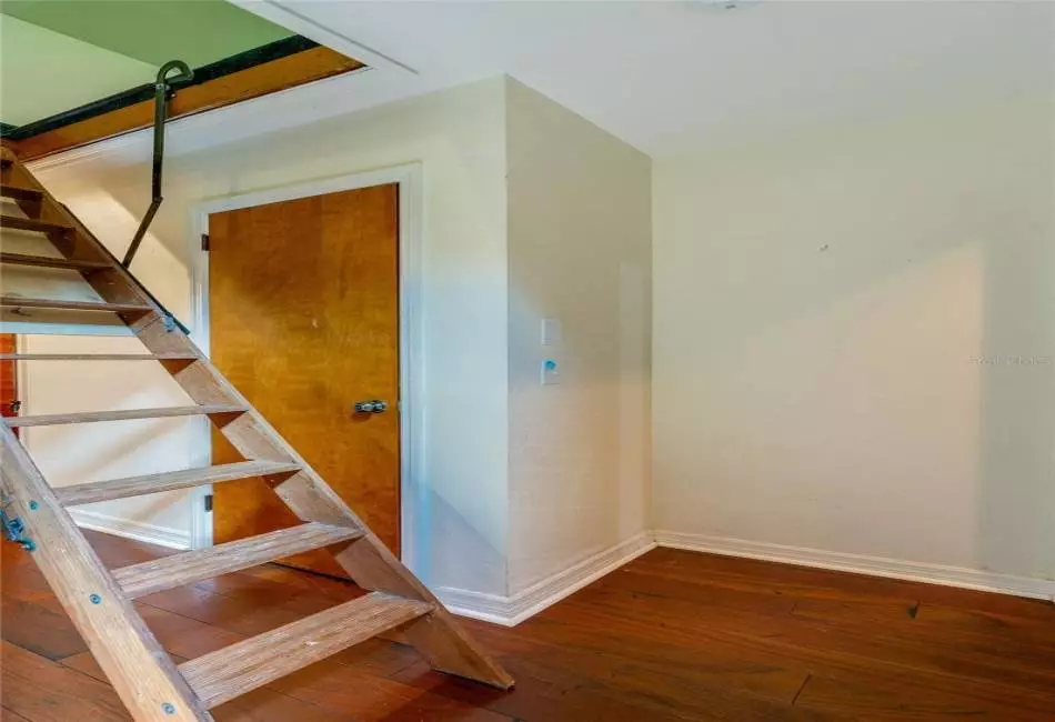 Pull down stairs to 