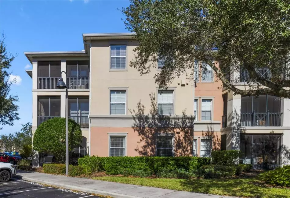 In an ideal location right off SR 535/Winter Garden Vineland Road for easy access to world renowned theme parks, shopping, dining and entertainment. Low maintenance living in the perfect Windermere location is calling - schedule your tour today!