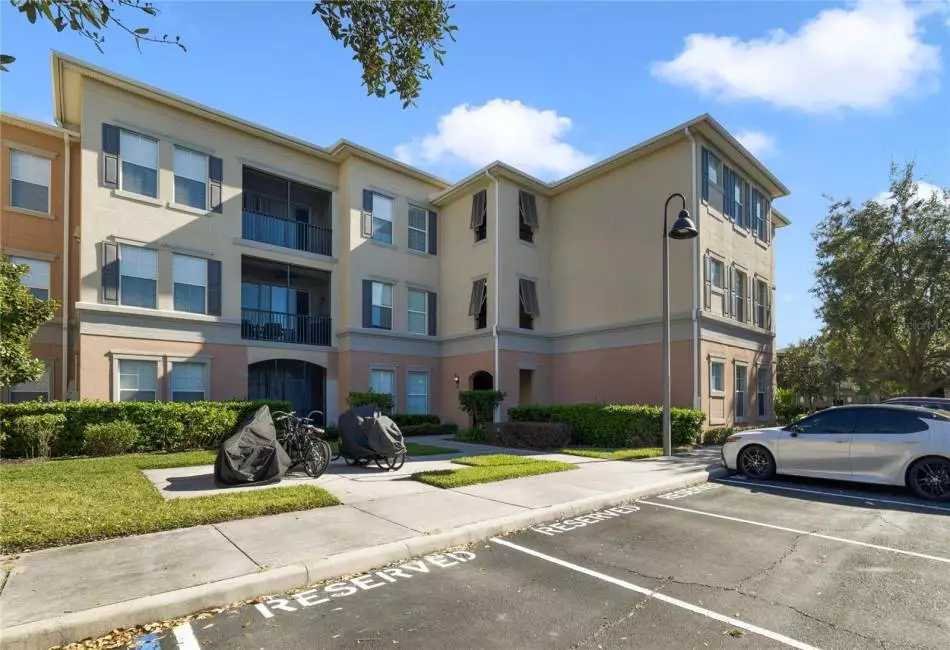 Well maintained FIRST FLOOR - CORNER UNIT with an UPDATED A/C (2021), NEW DISHWASHER, WASHER/DRYER REPLACED (2022) and TWO PARKING SPACES right outside the lanai - welcome to Lakeside at Lakes of Windermere!