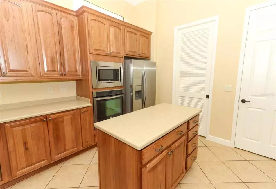 Double ovens and stainless steel appliances.