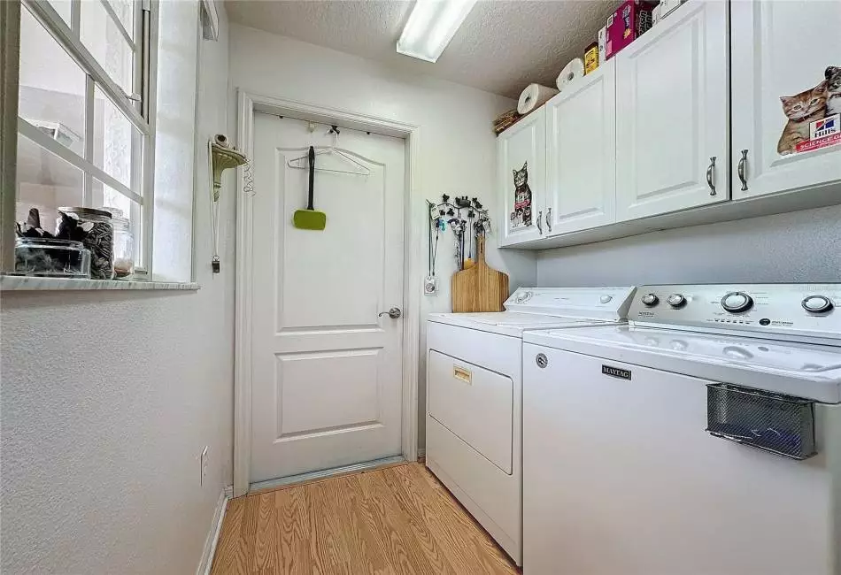 laundry room is off kitchen