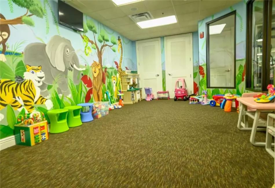 COMMUNITY AMENITIES - CHILDRENS LOUNGE IN FITNESS CENTER