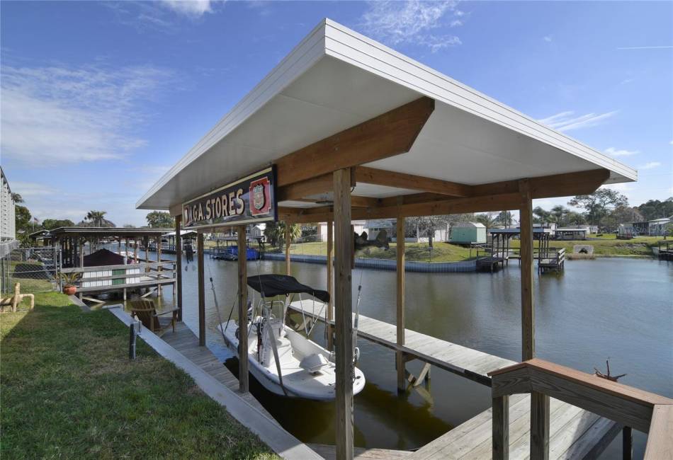 Your very own boat house with electric and boat lift
