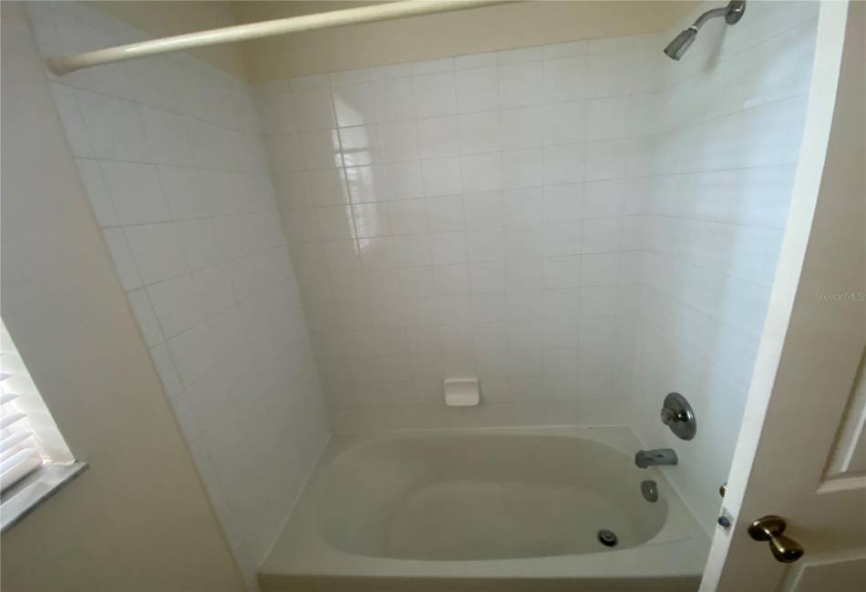 Hall bath tub