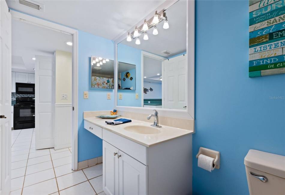 GUEST BATHROOM WITH TUB/SHOWER